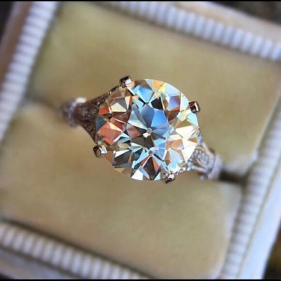 Beautiful White Gold Plated Moissanite Diamond Ring - Picture 1 of 8